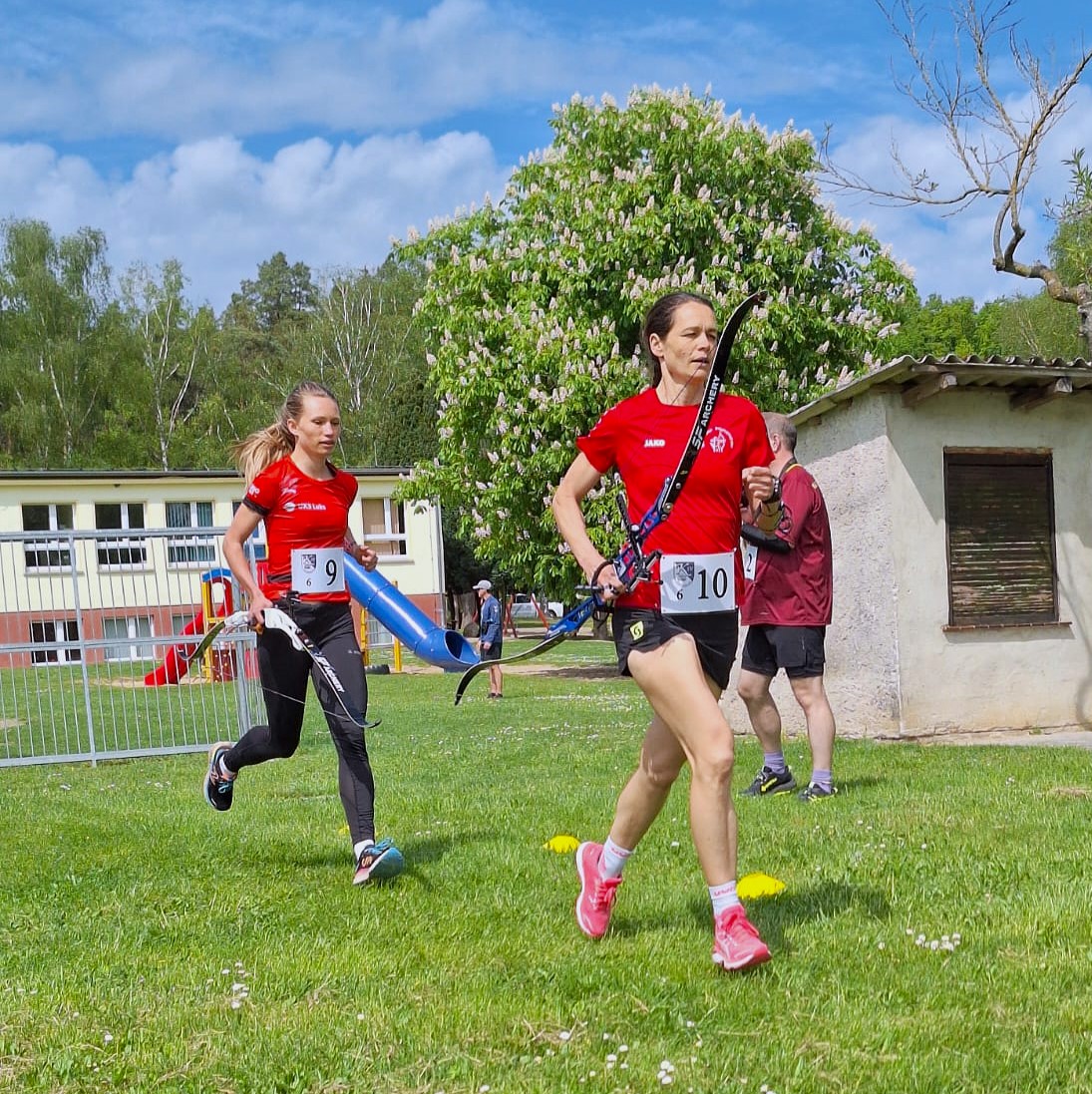 Alicja Rajewska w pogoni za Sandrą Szulc z reprezentacji Niemiec run archery